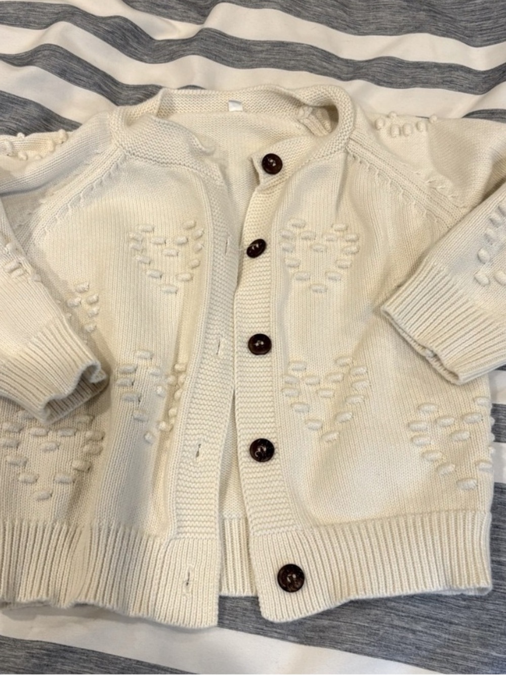 Ivory Knit Cardigan Sweater • Heart Detail 🤍